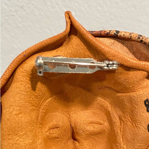 VTG Art to Wear Brooch Mexican Hand tooled Soft Leather Profile,Face, Pin,Ethnic - Picture 5 of 7